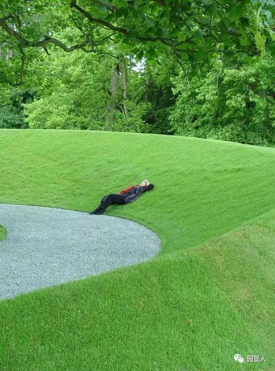 景觀(guān)微地形堆坡的藝術(shù)